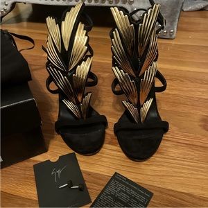 Giuseppe Zanotti Alien sandals size 37 1/2. Black and gold